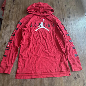 3/20$ Jordan Red Hooded Kids Long Sleeve Shirt size L (12-13YRS)
